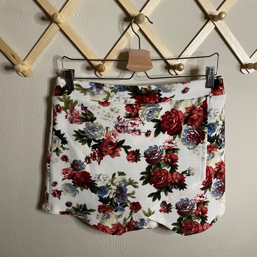 Floral skort with tags